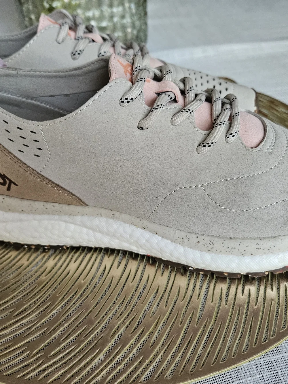 OTBT Free Beige Suede Athleisure Sneakers Women's Size 8.5 - Picture 4 of 12